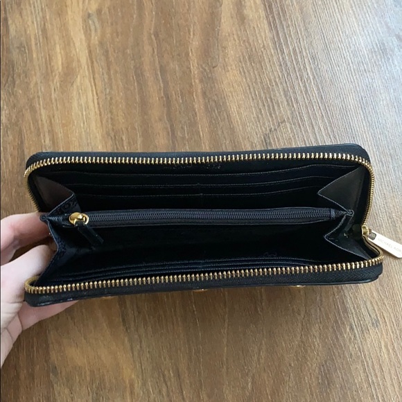 Michael Kors wallet - Picture 2 of 4